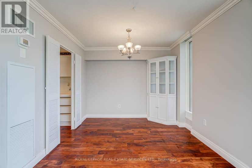 1610 - 2045 Lake Shore Boulevard W — photo 13 of 29