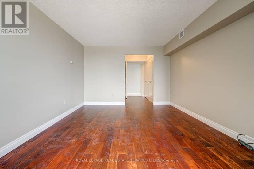 1610 - 2045 Lake Shore Boulevard W — photo 27 of 29