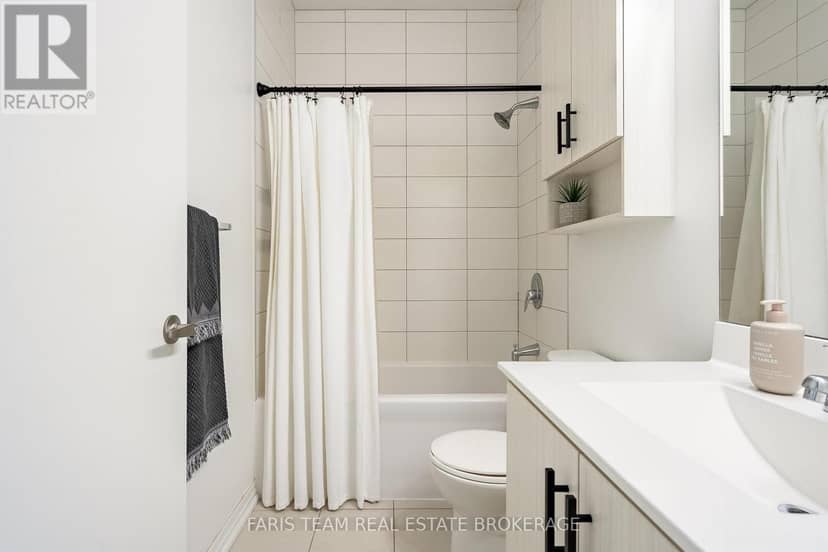 PH7 - 111 Worsley Street — photo 20 of 32