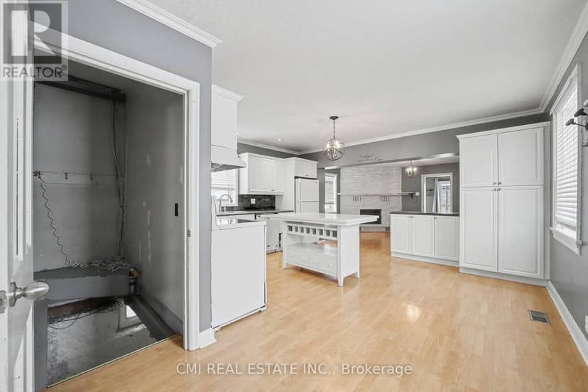 76 Main Street E — photo 10 of 40