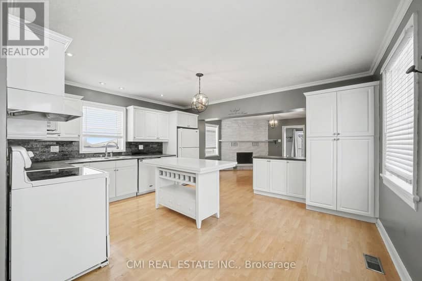 76 Main Street E — photo 13 of 40