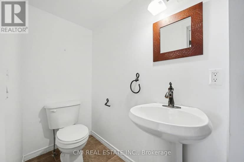 76 Main Street E — photo 17 of 40