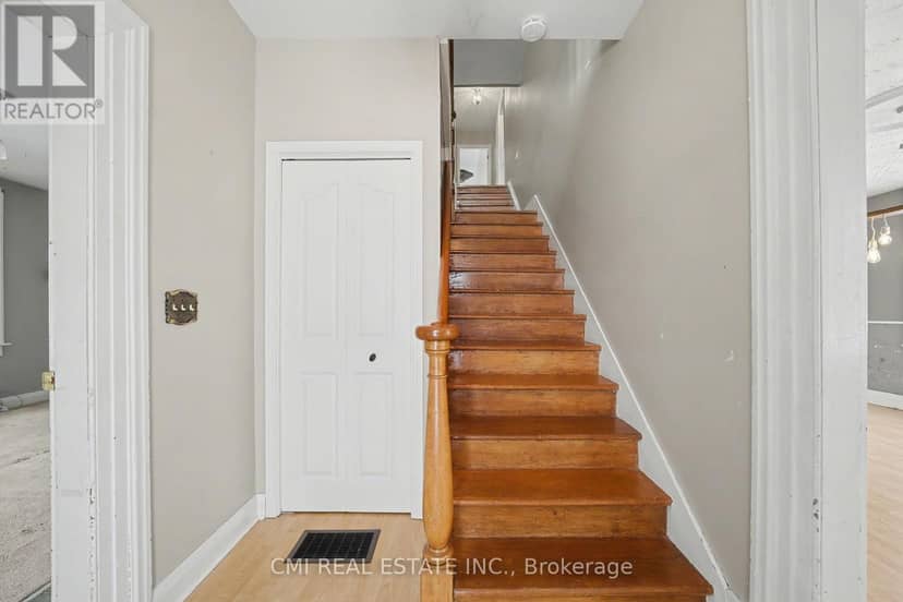 76 Main Street E — photo 7 of 40