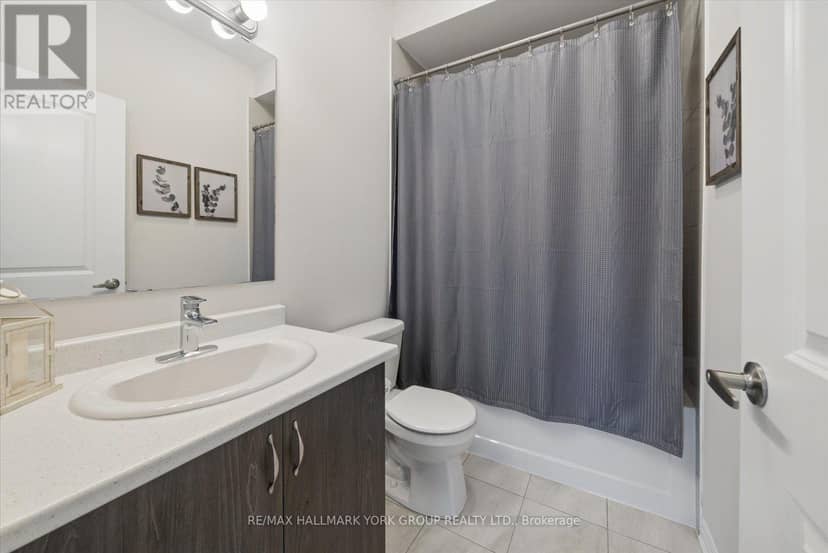 6 - 17 Lakewood Crescent — photo 7 of 39
