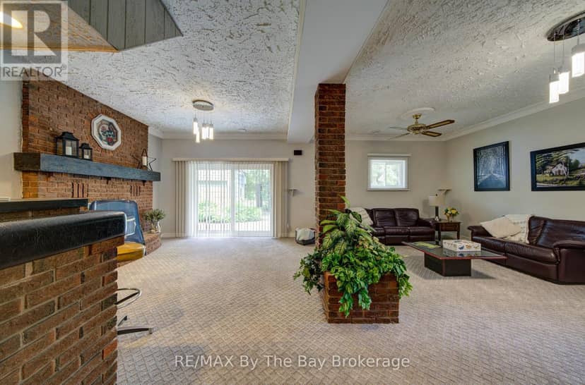 93 Frederick Drive — photo 5 of 40