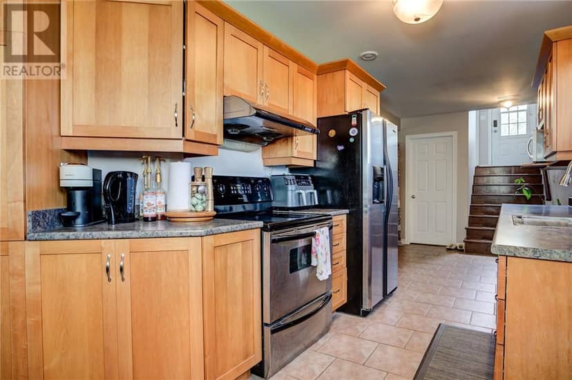 290 Seguin Street — photo 16 of 40