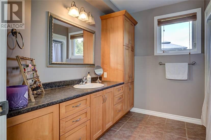 290 Seguin Street — photo 20 of 40