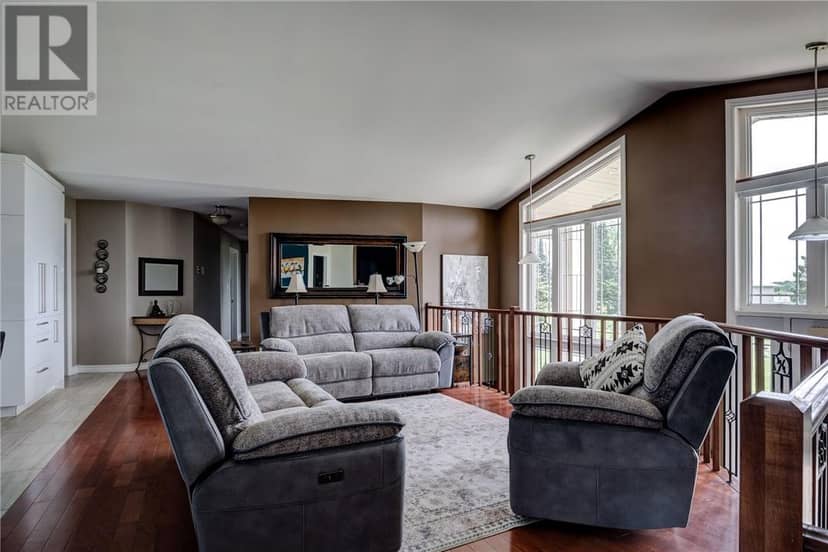 290 Seguin Street — photo 6 of 40