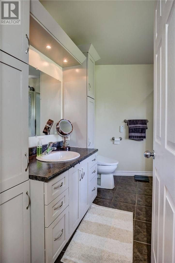 290 Seguin Street — photo 9 of 40