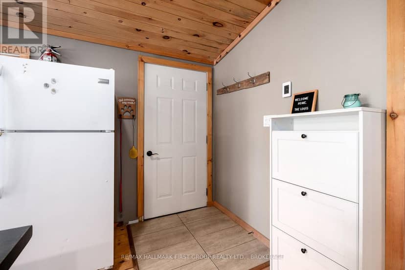 19 Pc Lane, Prince Edward County, photo 8