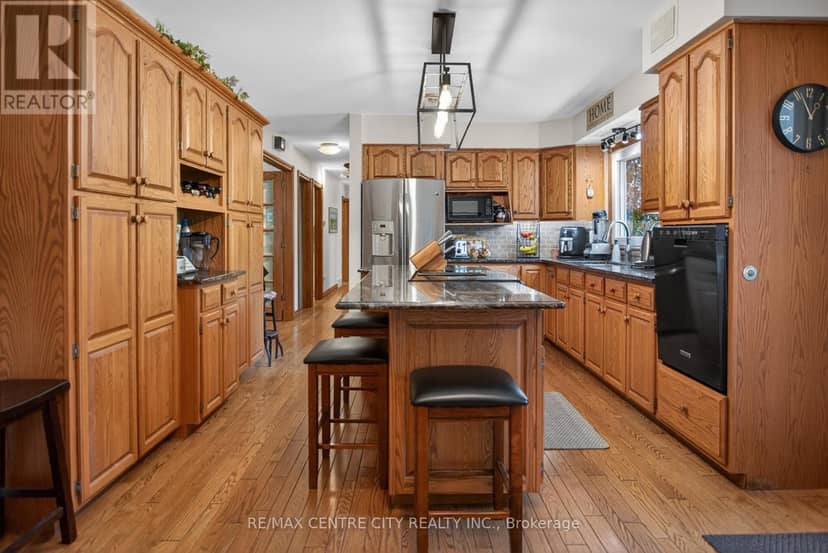 8982 Yarmouth Centre Road, Central Elgin, photo 3