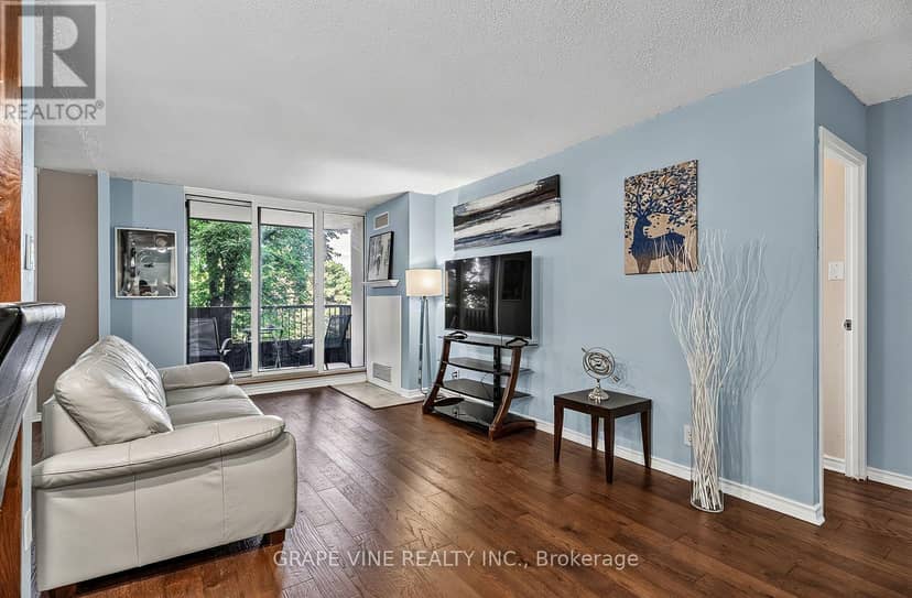 504 - 2951 Riverside Drive — photo 12 of 31