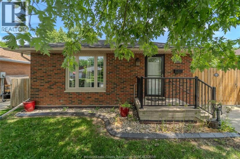 2522 Armstrong AVENUE — photo 1 of 27