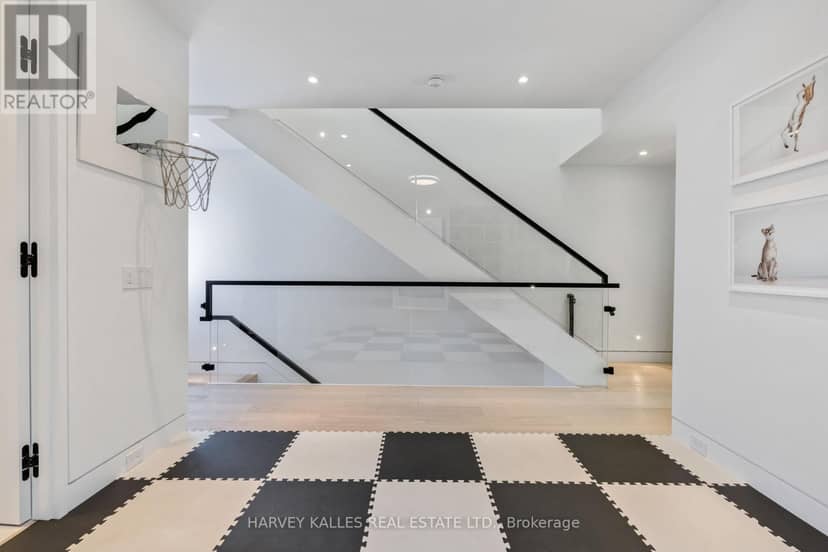 40 Thelma Avenue — photo 7 of 18