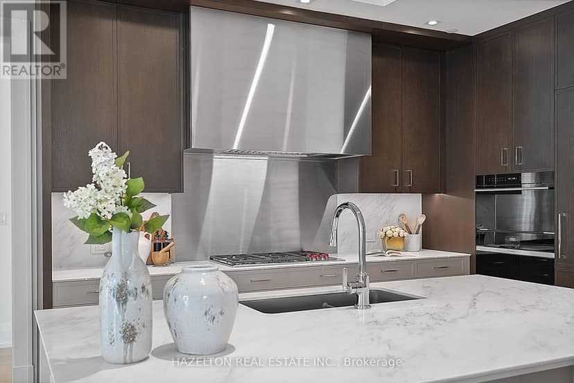 205 - 77 Clarendon Avenue — photo 9 of 32