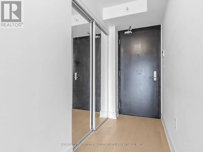 2711 - 955 Bay Street — photo 3 of 35