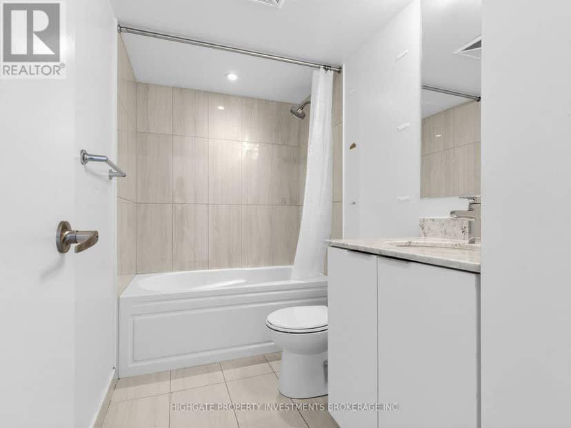 2711 - 955 Bay Street — photo 18 of 35