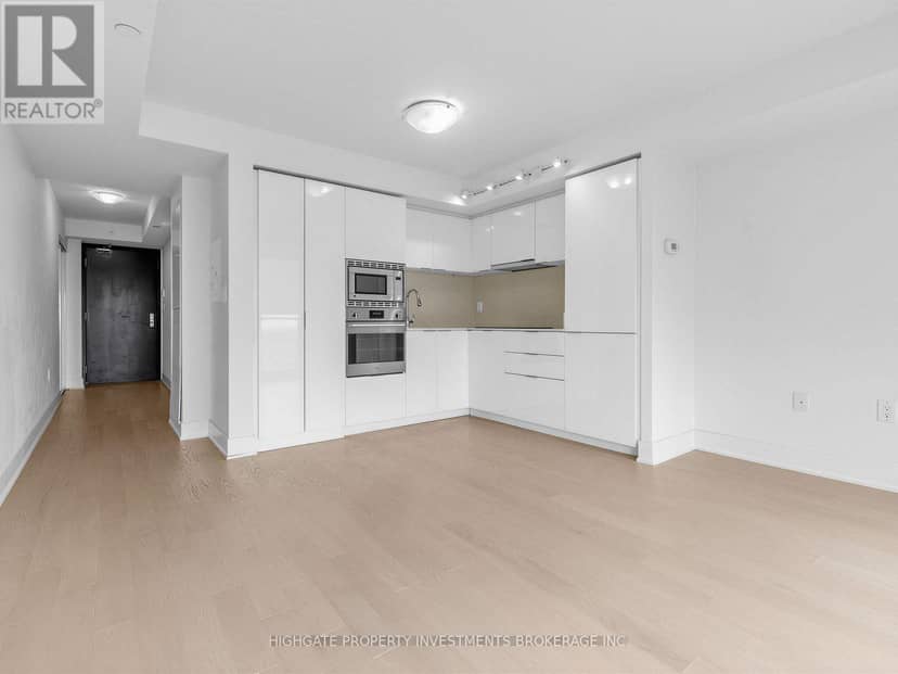 2711 - 955 Bay Street — photo 6 of 35