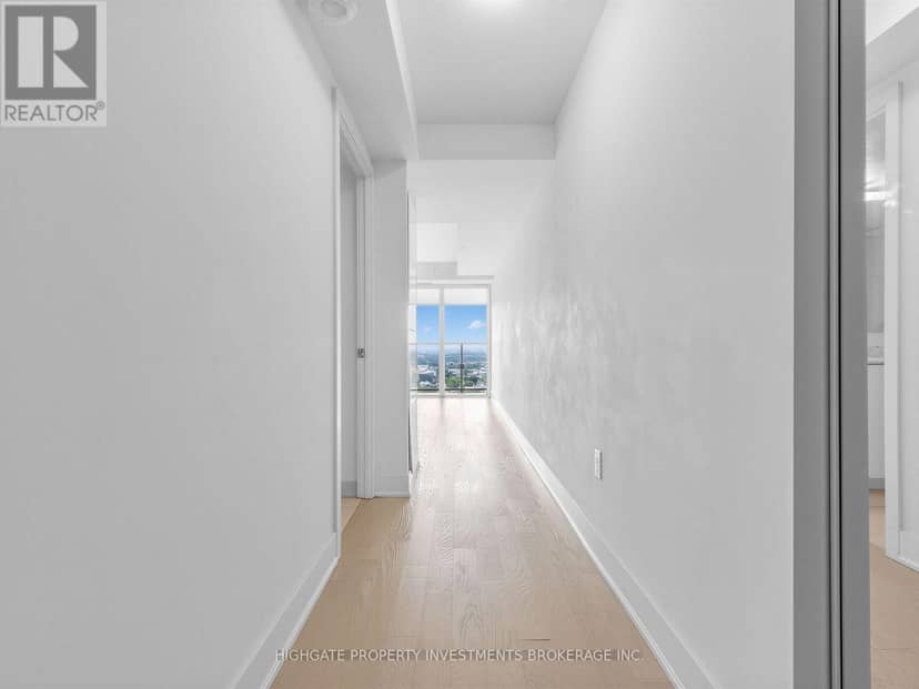 2711 - 955 Bay Street — photo 4 of 35