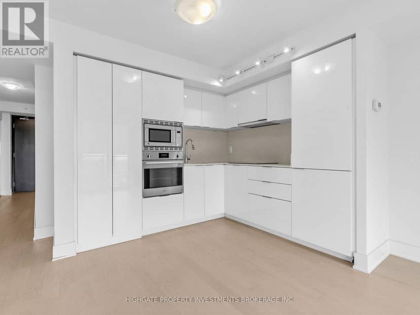 2711 - 955 Bay Street — photo 7 of 35