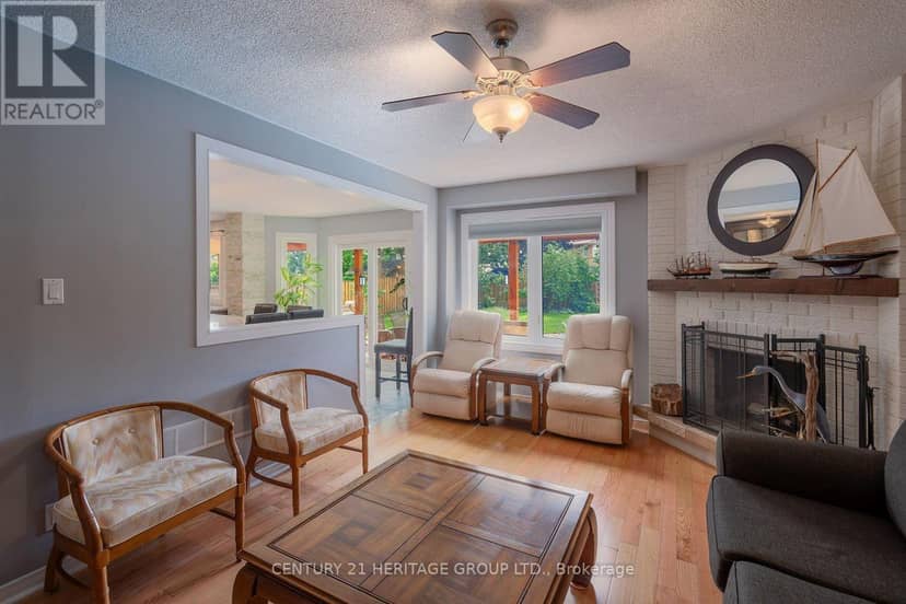 55 Chartwell Crescent — photo 11 of 39