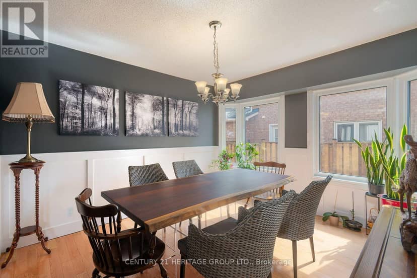 55 Chartwell Crescent — photo 14 of 39