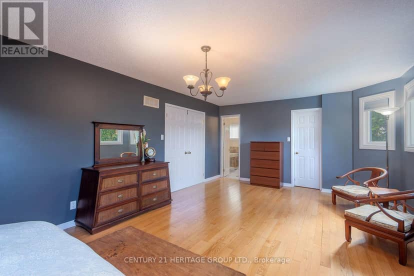 55 Chartwell Crescent — photo 21 of 39