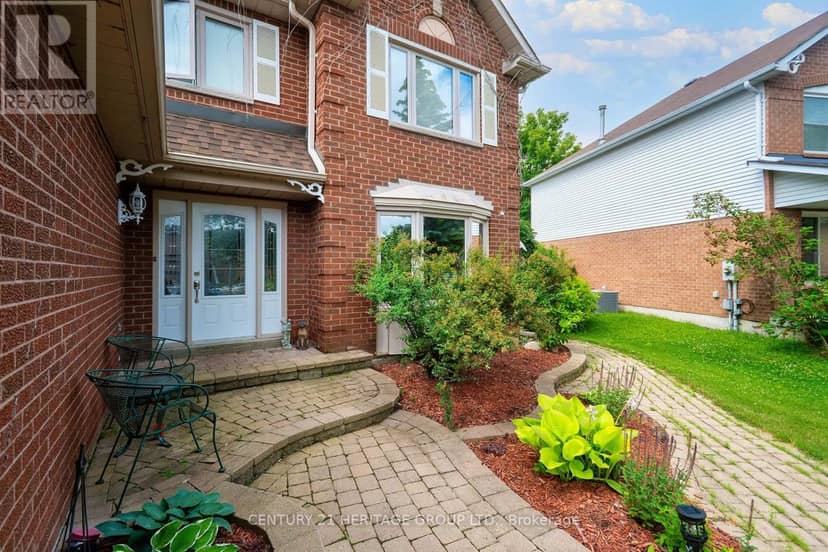 55 Chartwell Crescent — photo 3 of 39