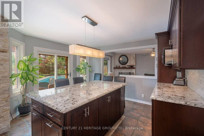 55 Chartwell Crescent — photo 9 of 39
