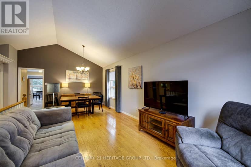 68 Dyer Drive — photo 4 of 36