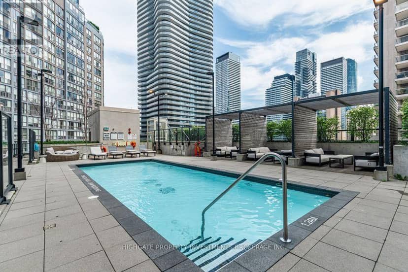 2711 - 955 Bay Street — photo 33 of 35