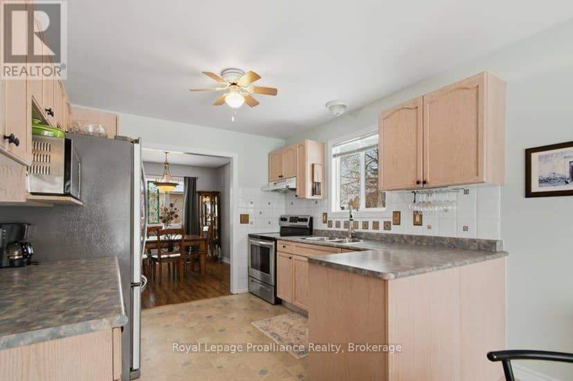 94 Sandbanks Court — photo 16 of 33