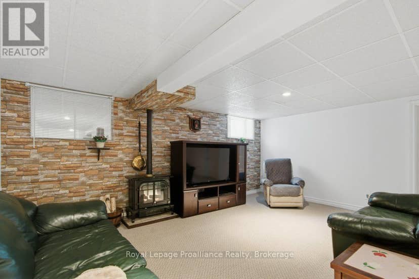 94 Sandbanks Court — photo 26 of 33
