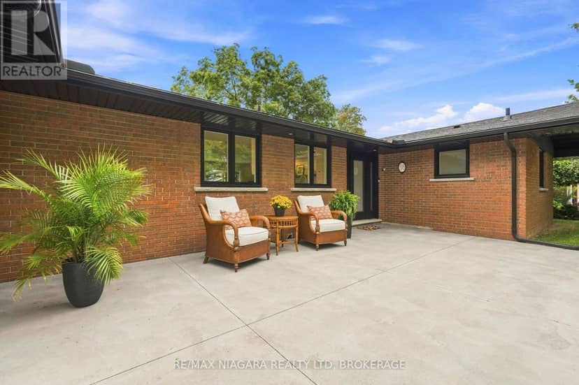 38 Royal Henley Boulevard, St. Catharines, photo 2