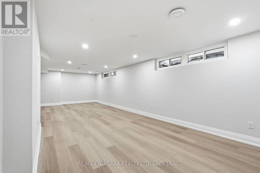 38 Royal Henley Boulevard — photo 30 of 40