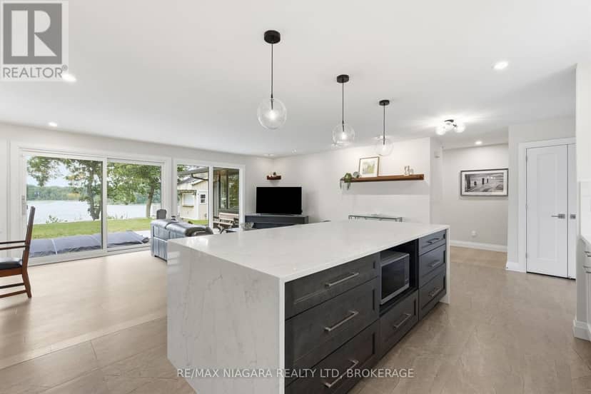 38 Royal Henley Boulevard — photo 9 of 40