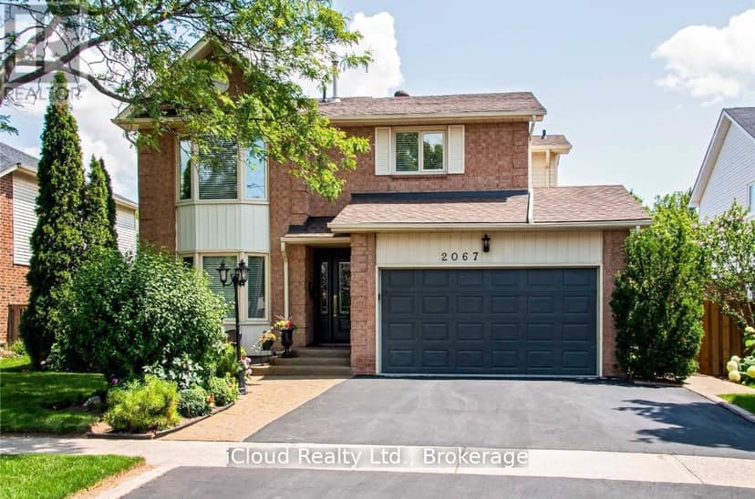 2067 Hunters Wood Drive, Burlington