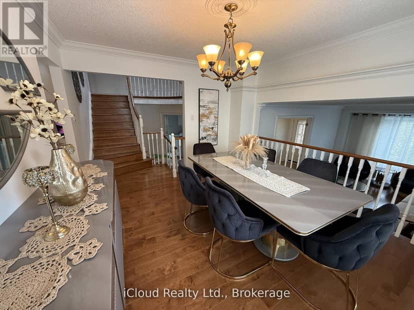2067 Hunters Wood Drive, Burlington, photo 7
