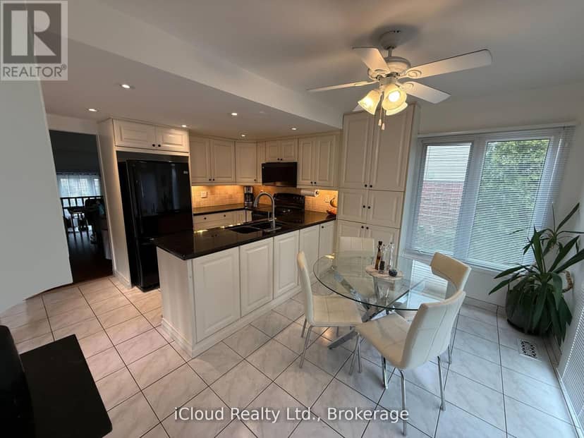 2067 Hunters Wood Drive, Burlington, photo 8