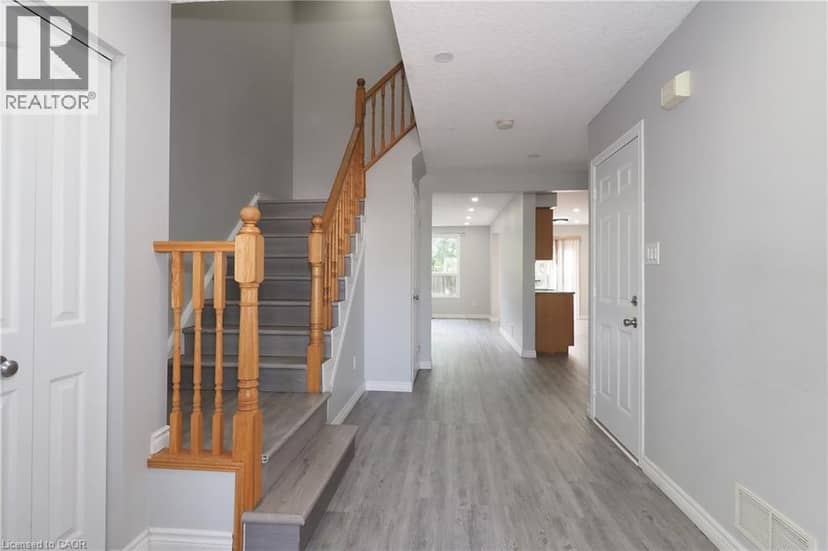 776 PARIS Boulevard, Waterloo, photo 7