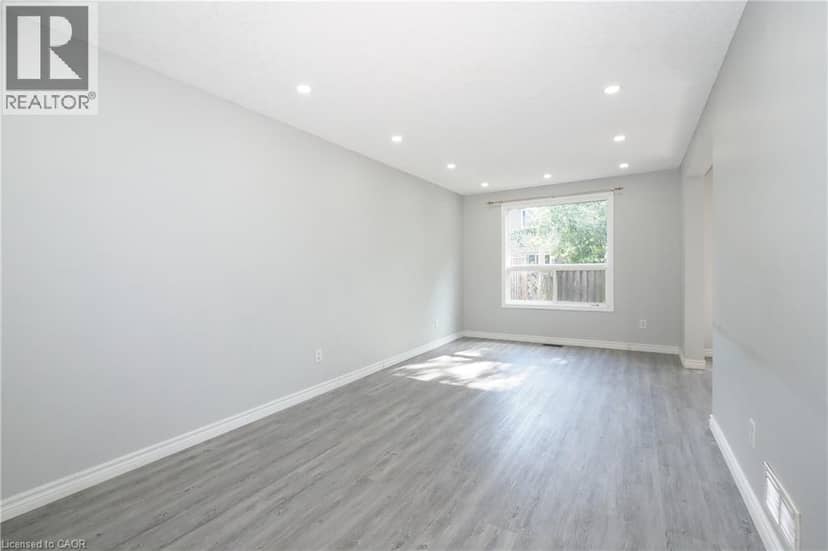 776 PARIS Boulevard — photo 10 of 40