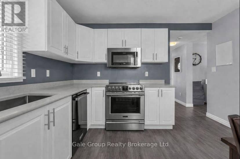 216 Thames Street N — photo 9 of 35