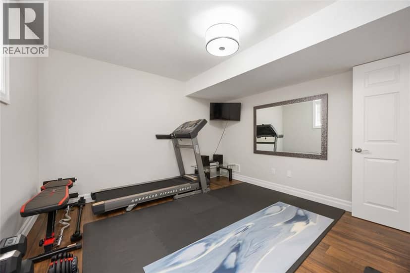 1040 Finch Drive — photo 24 of 33