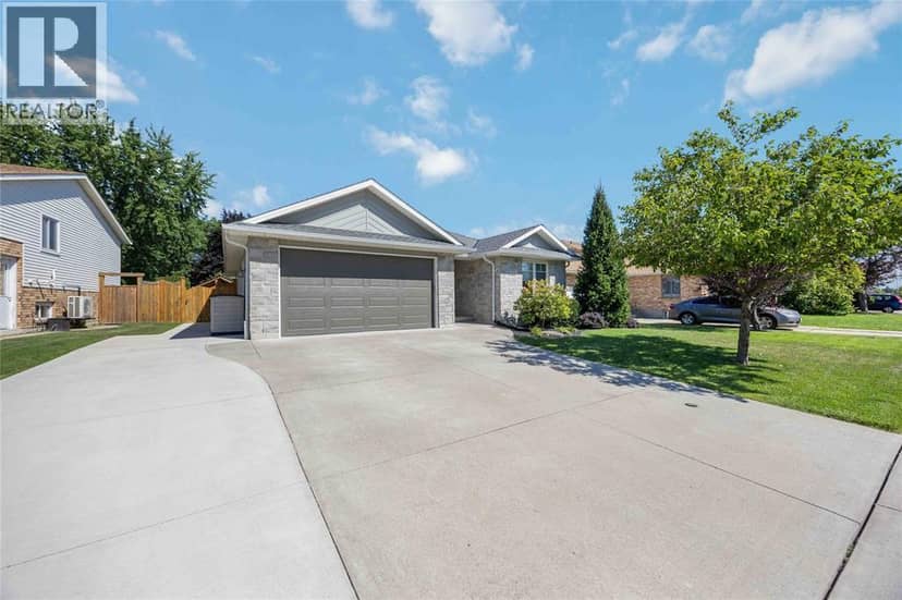1040 Finch Drive — photo 3 of 33
