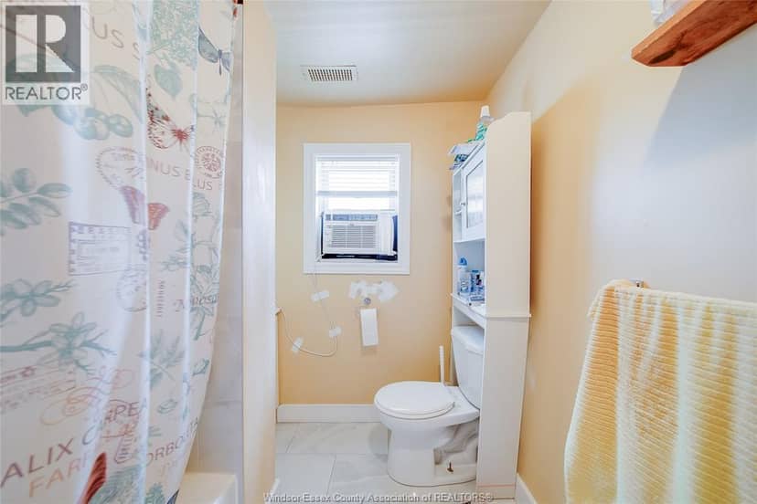 989 Windsor Avenue — photo 17 of 24
