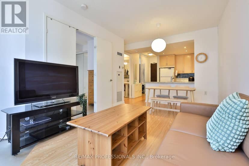 1608 - 85 Bloor Street E — photo 16 of 28