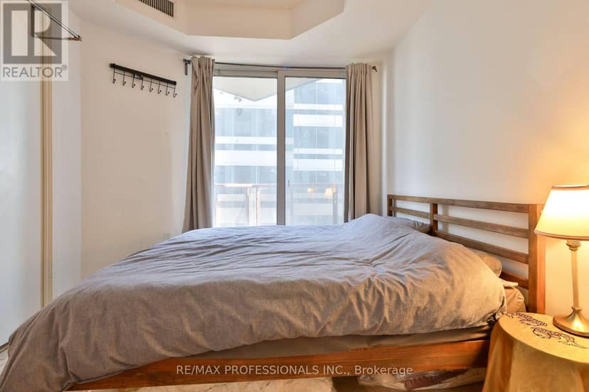 1608 - 85 Bloor Street E — photo 18 of 28