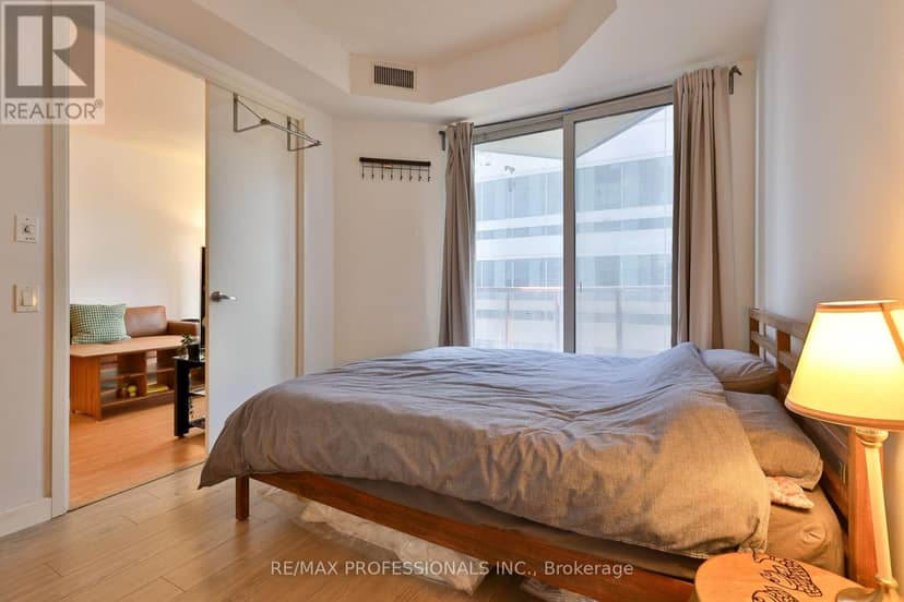 1608 - 85 Bloor Street E — photo 19 of 28