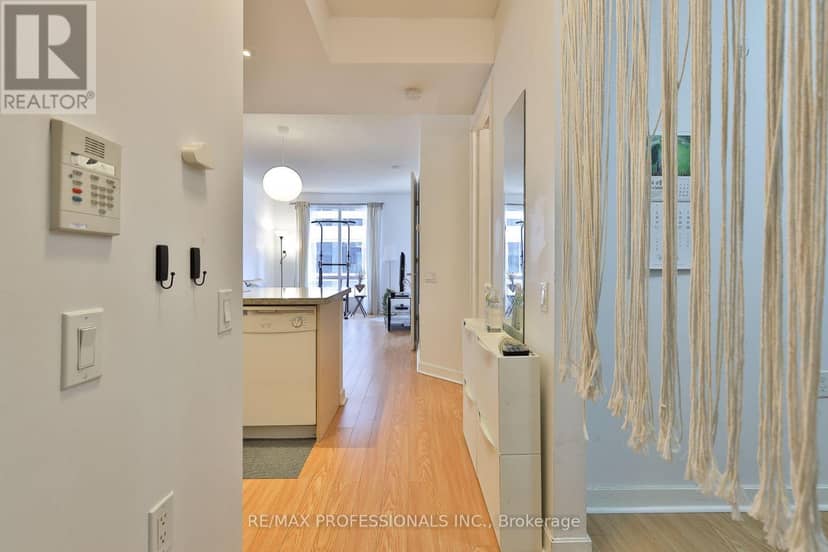 1608 - 85 Bloor Street E — photo 2 of 28