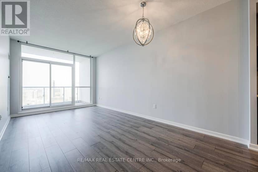 2707 - 66 Forest Manor Road — photo 13 of 28